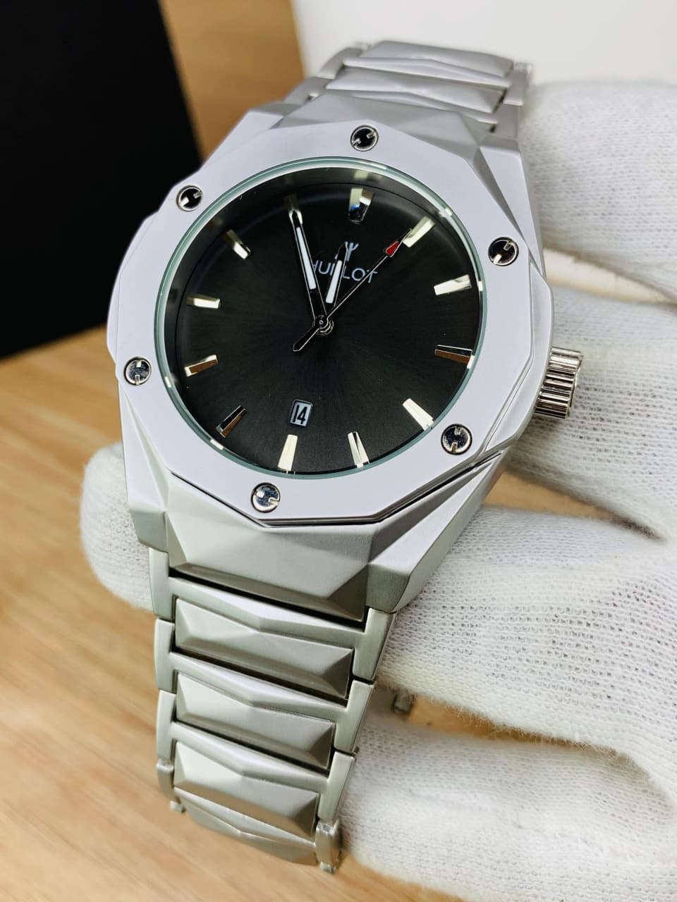 HB 01 - D Watch
