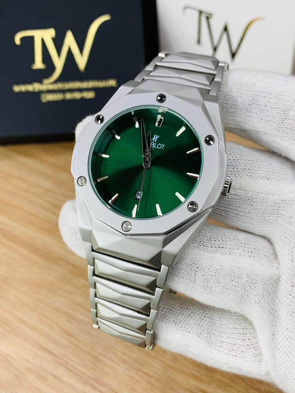 HB 01 - D Watch